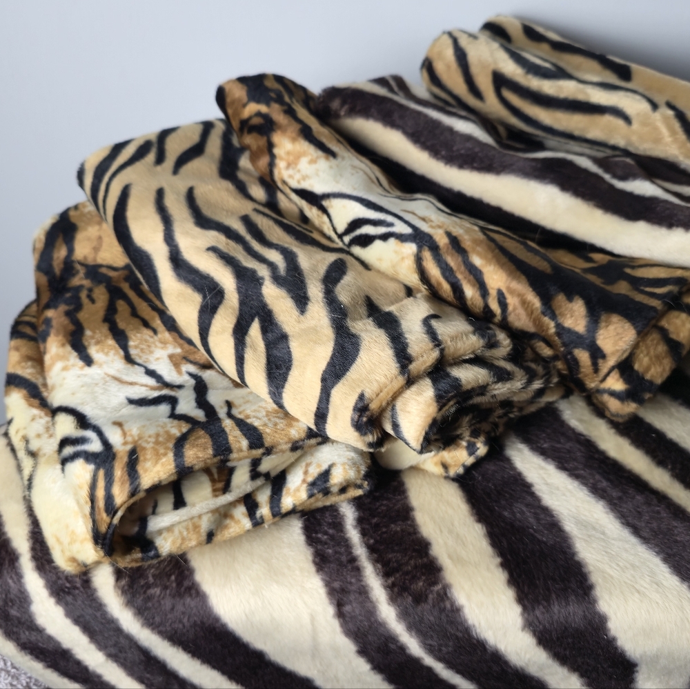 European Square 3 Different Pair Of 26×26 Animal Print - Picture 2 of 7
